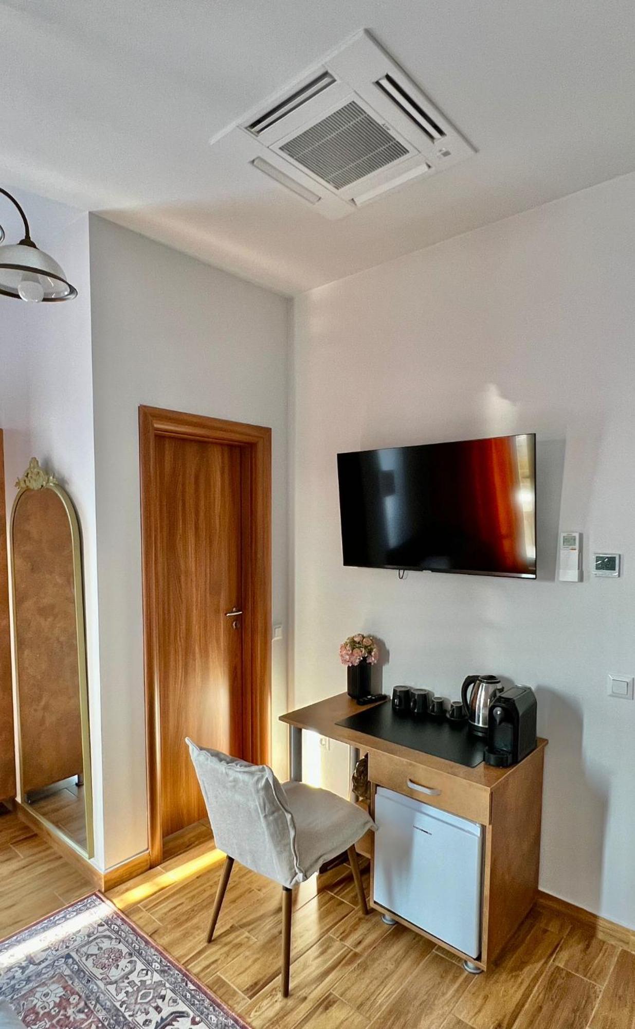 Hotel Fantazia Oradea - Self Check In & Out Dış mekan fotoğraf