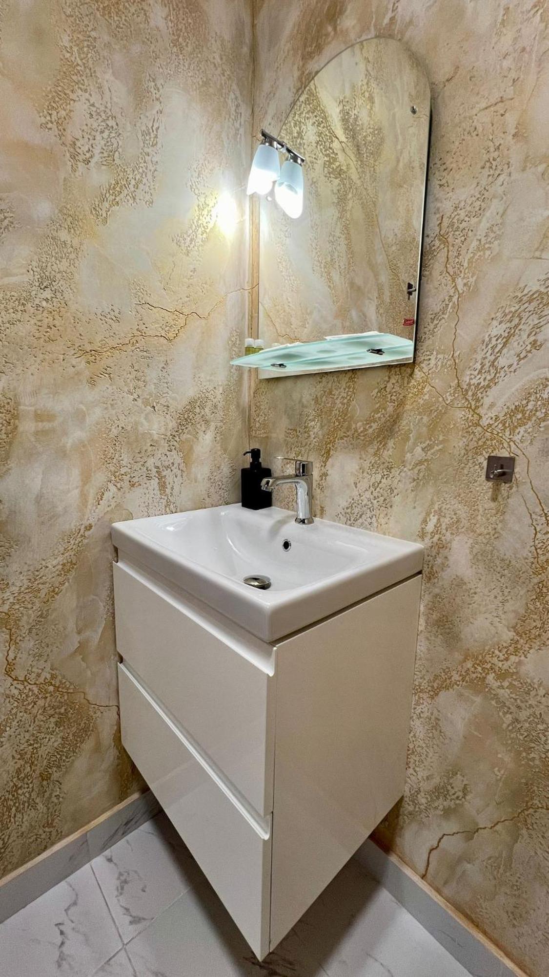 Hotel Fantazia Oradea - Self Check In & Out Dış mekan fotoğraf