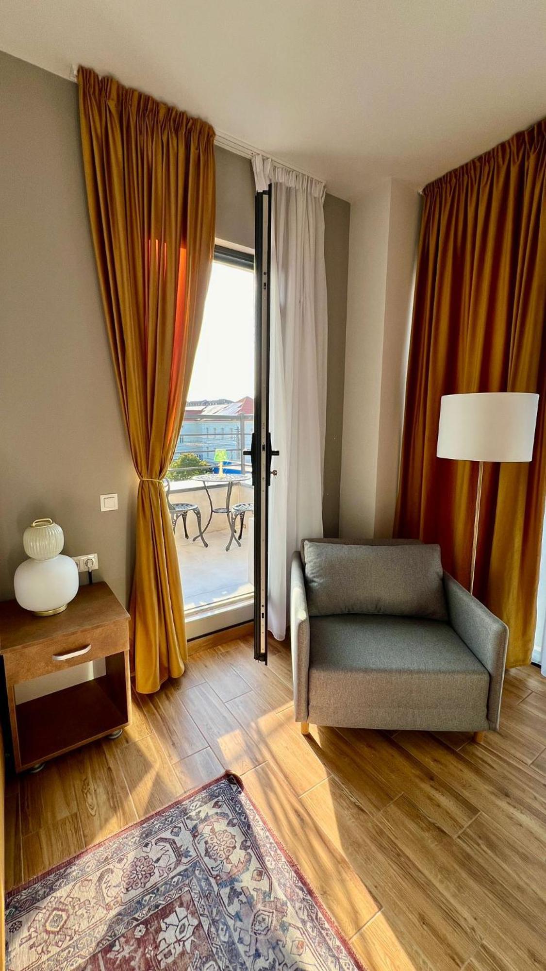 Hotel Fantazia Oradea - Self Check In & Out Dış mekan fotoğraf