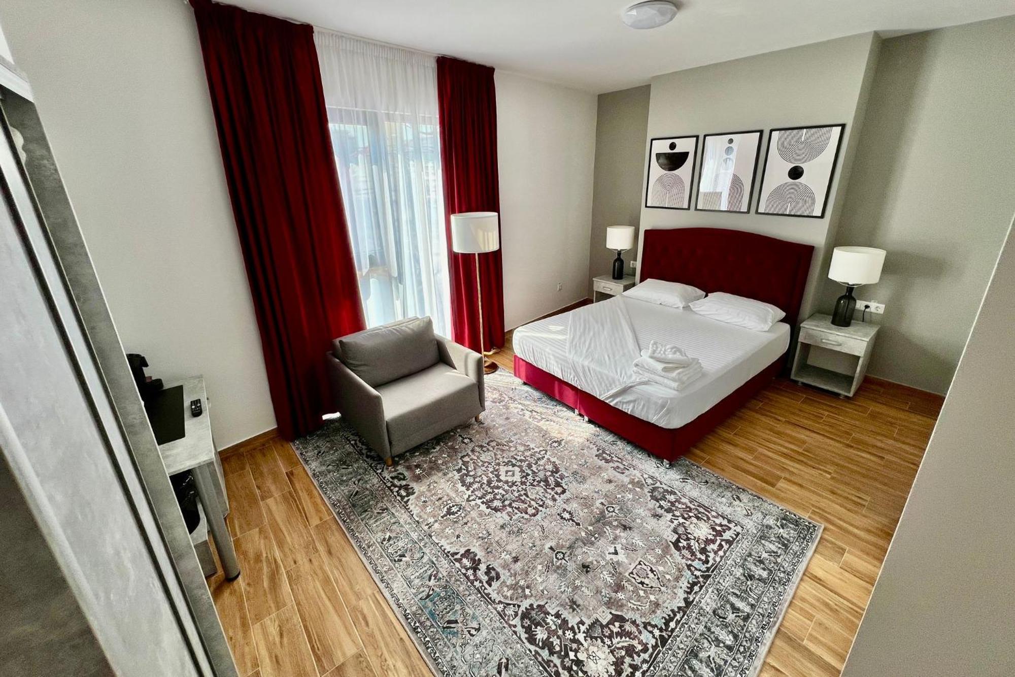 Hotel Fantazia Oradea - Self Check In & Out Dış mekan fotoğraf