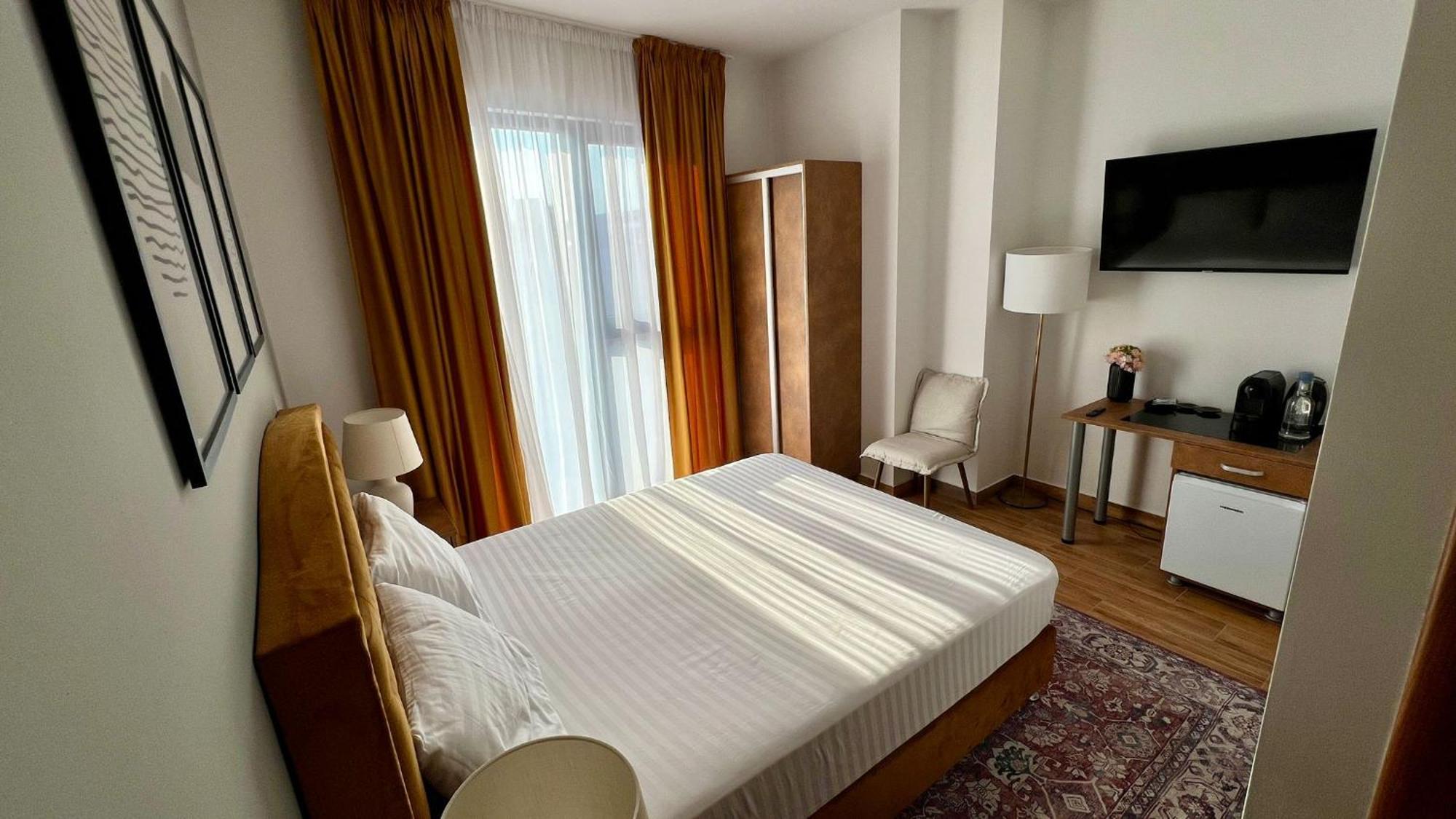 Hotel Fantazia Oradea - Self Check In & Out Dış mekan fotoğraf