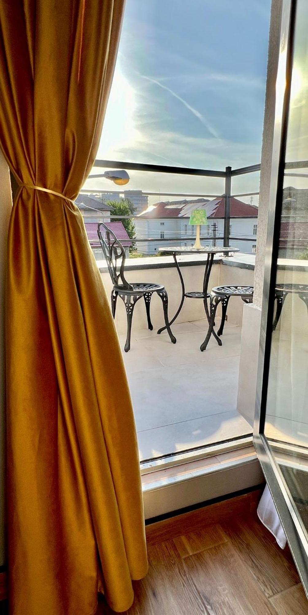 Hotel Fantazia Oradea - Self Check In & Out Dış mekan fotoğraf