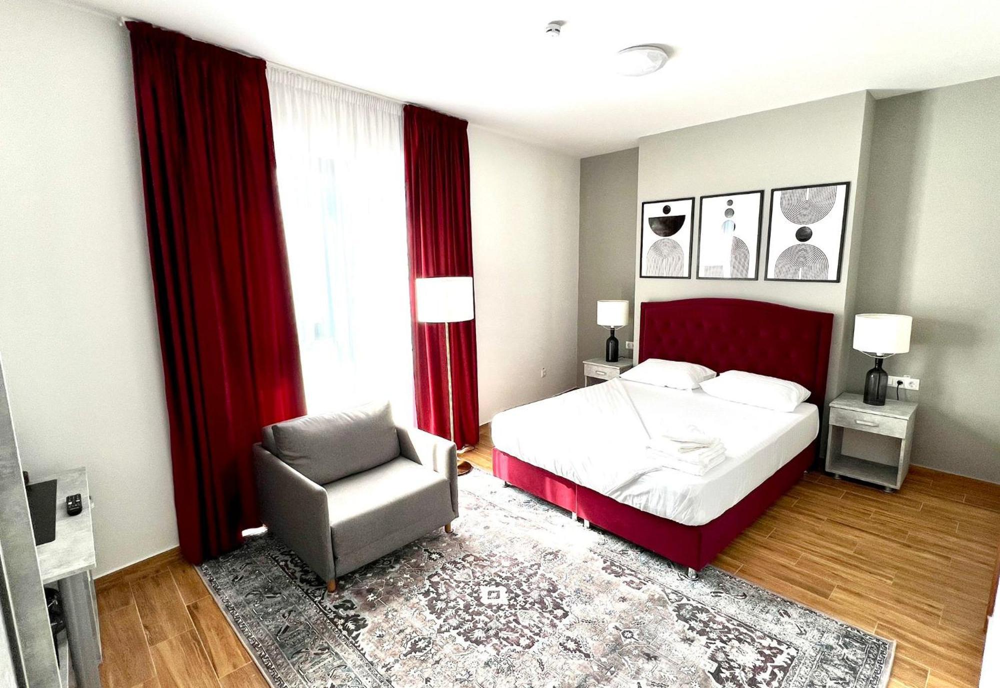 Hotel Fantazia Oradea - Self Check In & Out Dış mekan fotoğraf