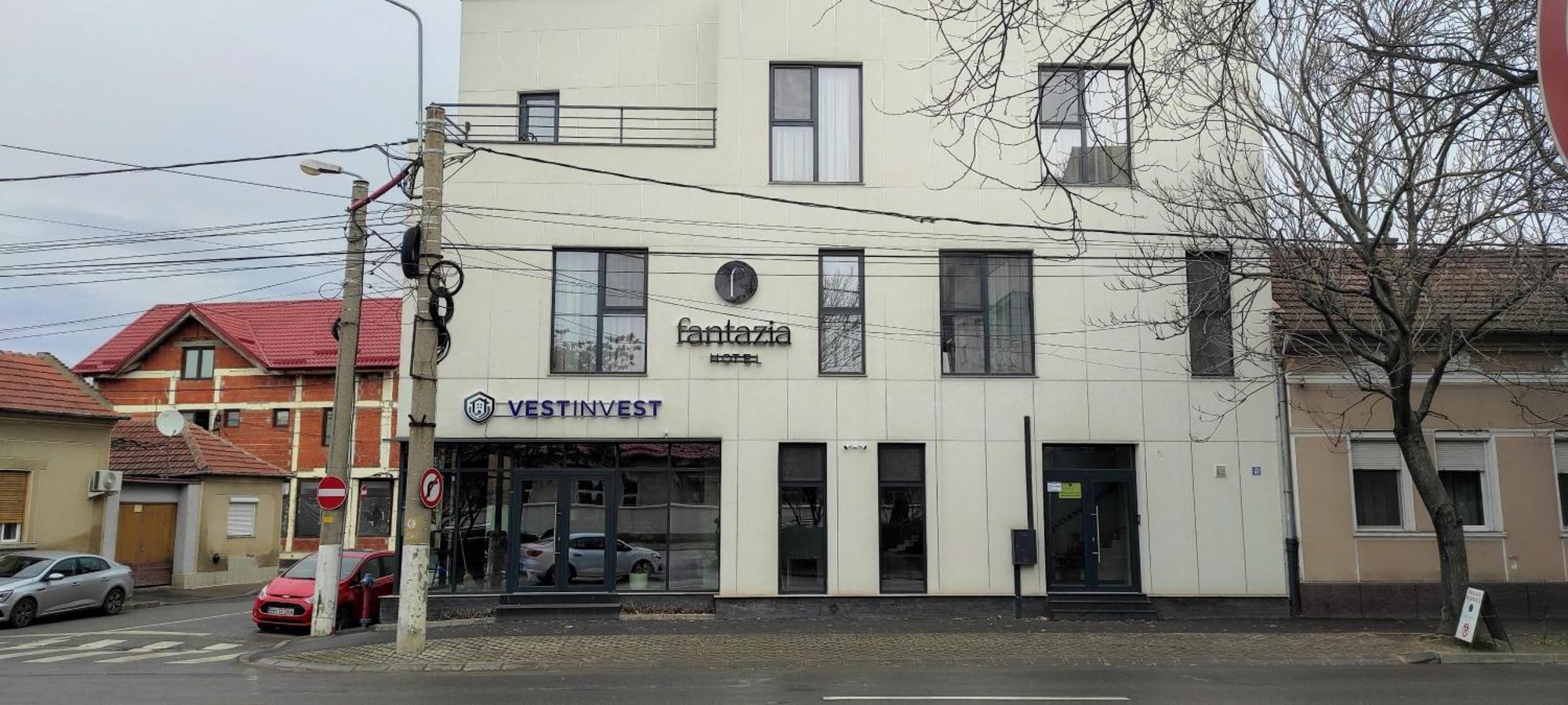 Hotel Fantazia Oradea - Self Check In & Out Dış mekan fotoğraf